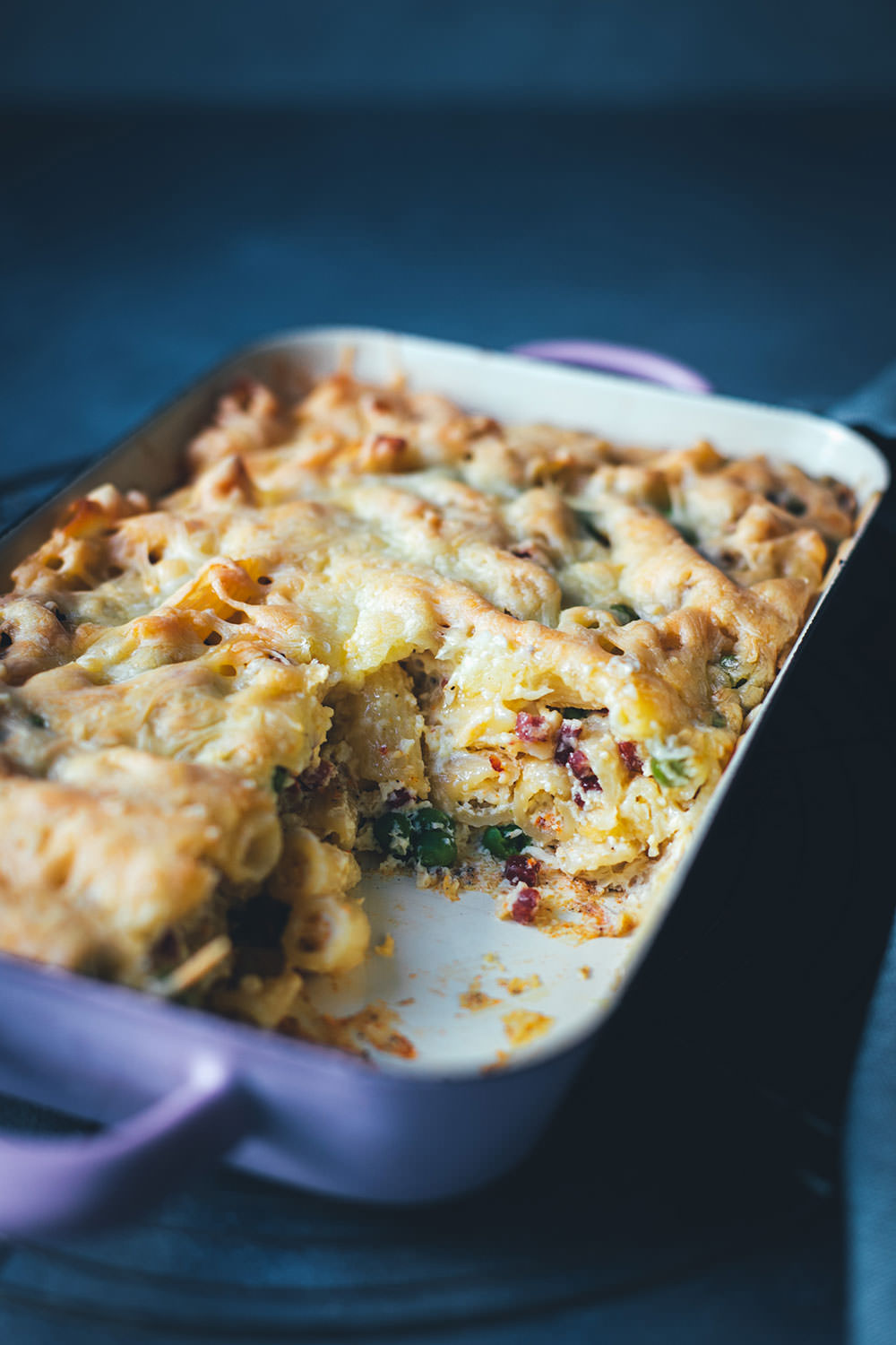 Schneller Nudelauflauf – fix auf dem Tisch: mit Penne, Erbsen, Speck ...