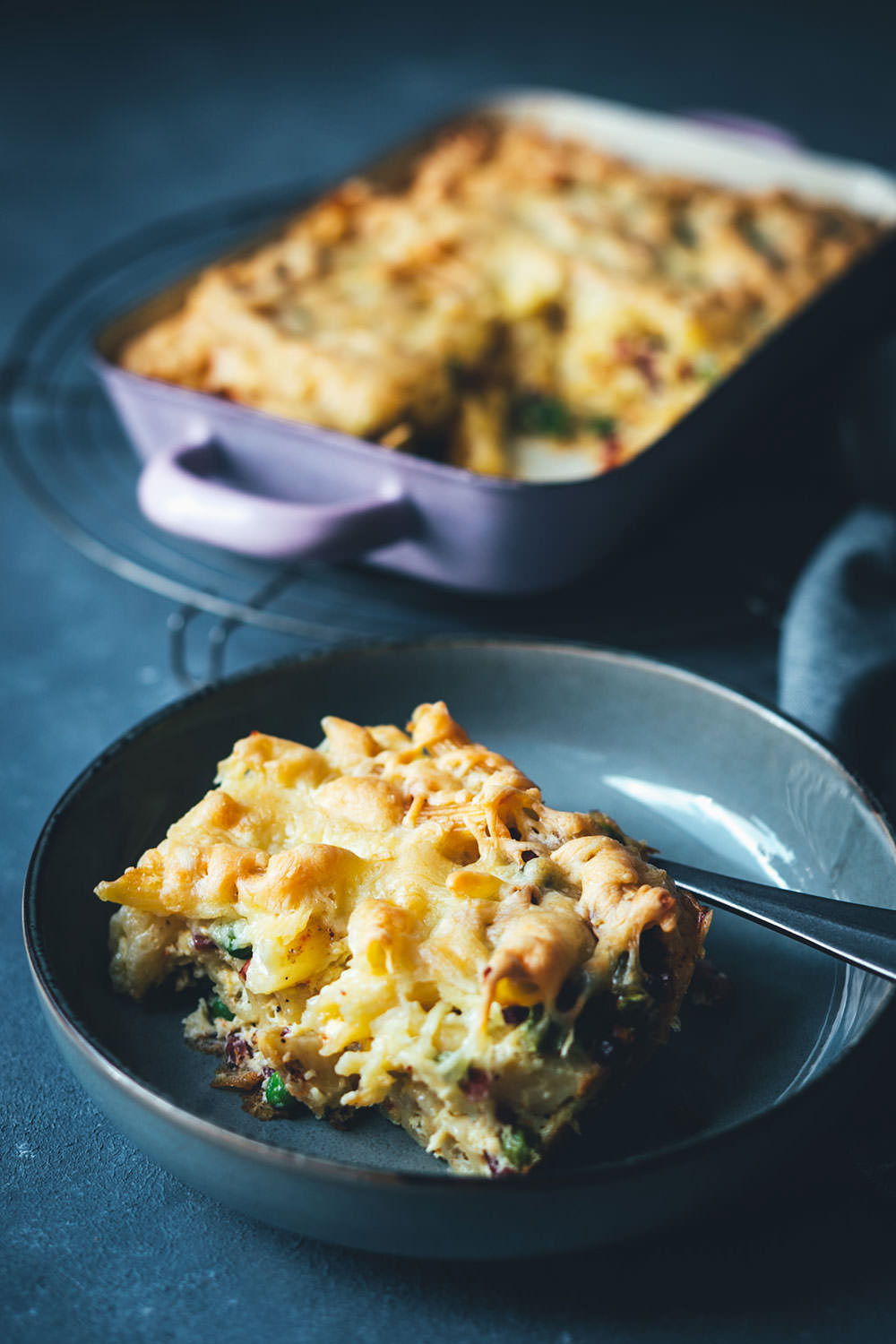 Schneller Nudelauflauf – fix auf dem Tisch: mit Penne, Erbsen, Speck ...