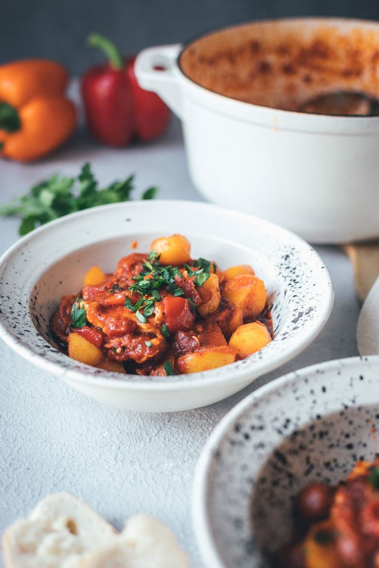 Spanischer Kartoffel-Paprika-Eintopf mit Chorizo und Hähnchenbrust ...