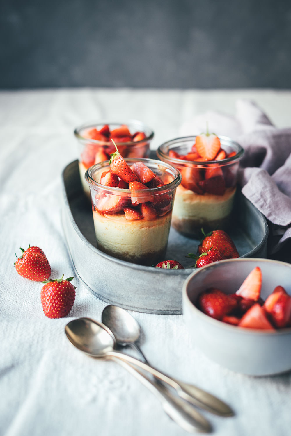 Kleine Erdbeer-Cheesecakes im Glas - moey&amp;#39;s kitchen foodblog