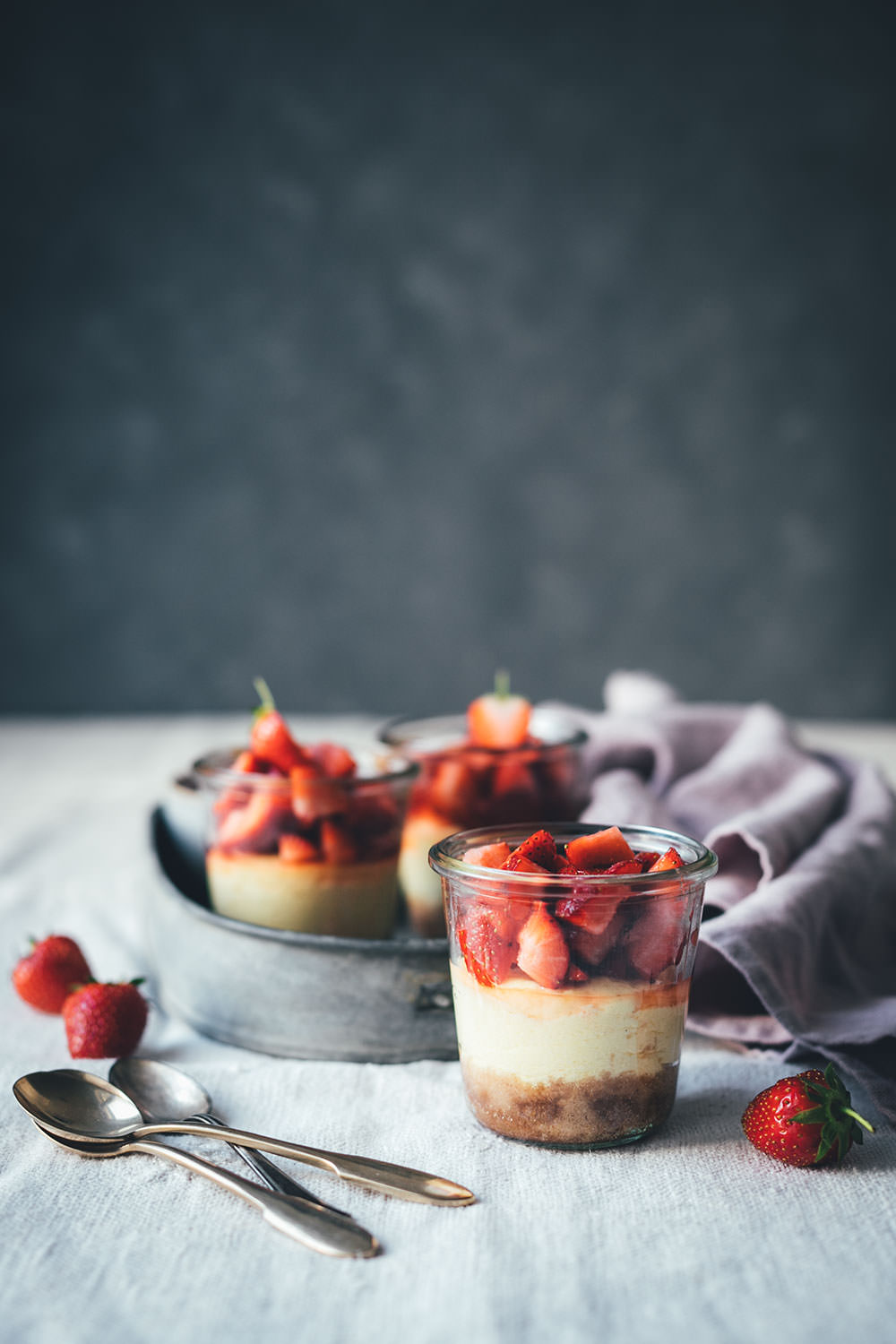 Kleine Erdbeer-Cheesecakes im Glas - moey&amp;#39;s kitchen foodblog