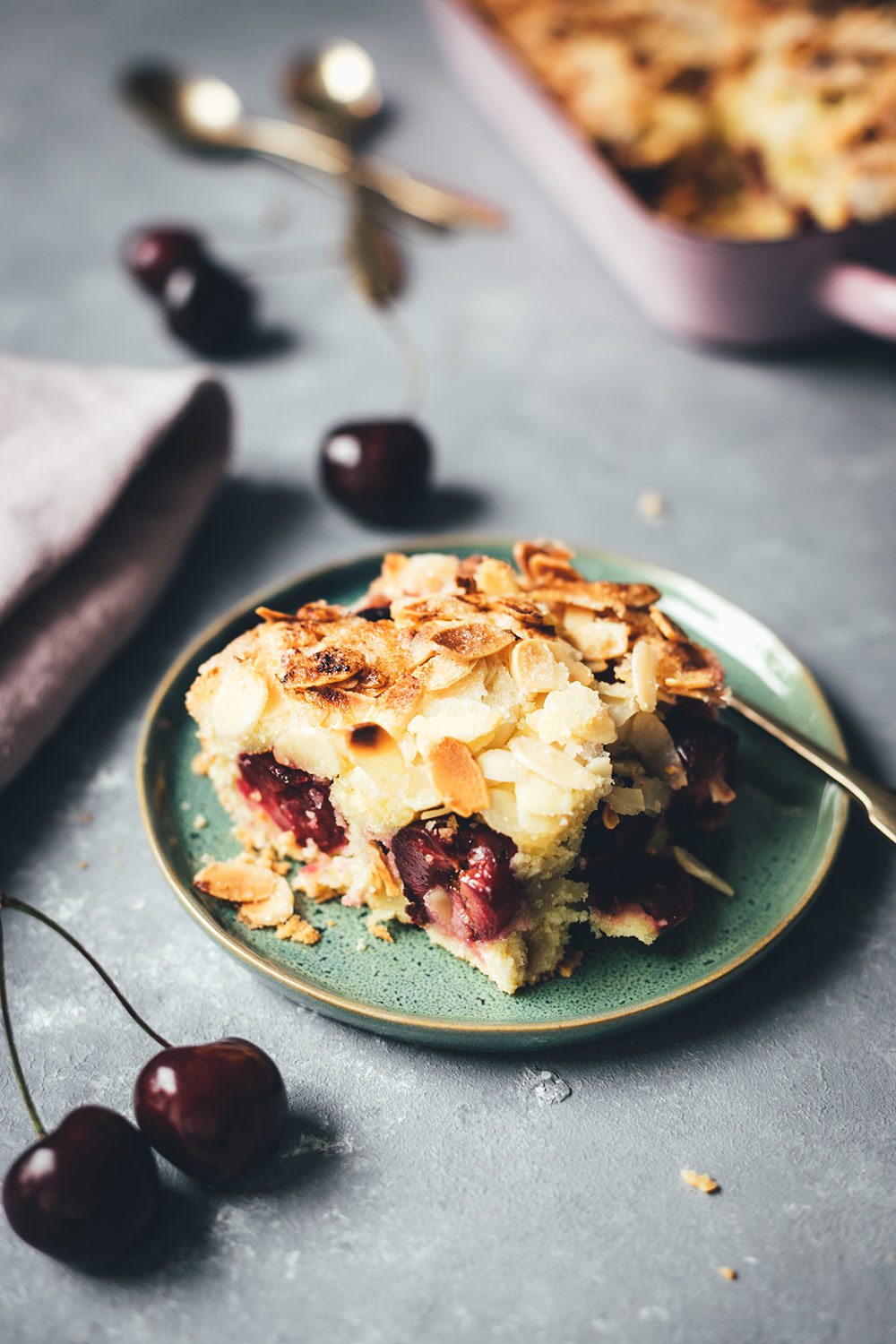 Schneller Butterkuchen mit Kirschen und Mandeln - moey&amp;#39;s kitchen foodblog