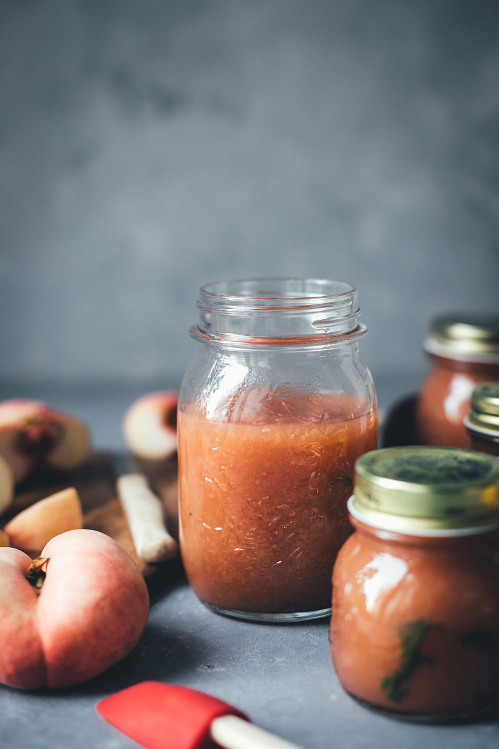 Pfirsich-Marmelade aus Wildpfirsichen, Zitrone und Basilikum - moey&amp;#39;s ...