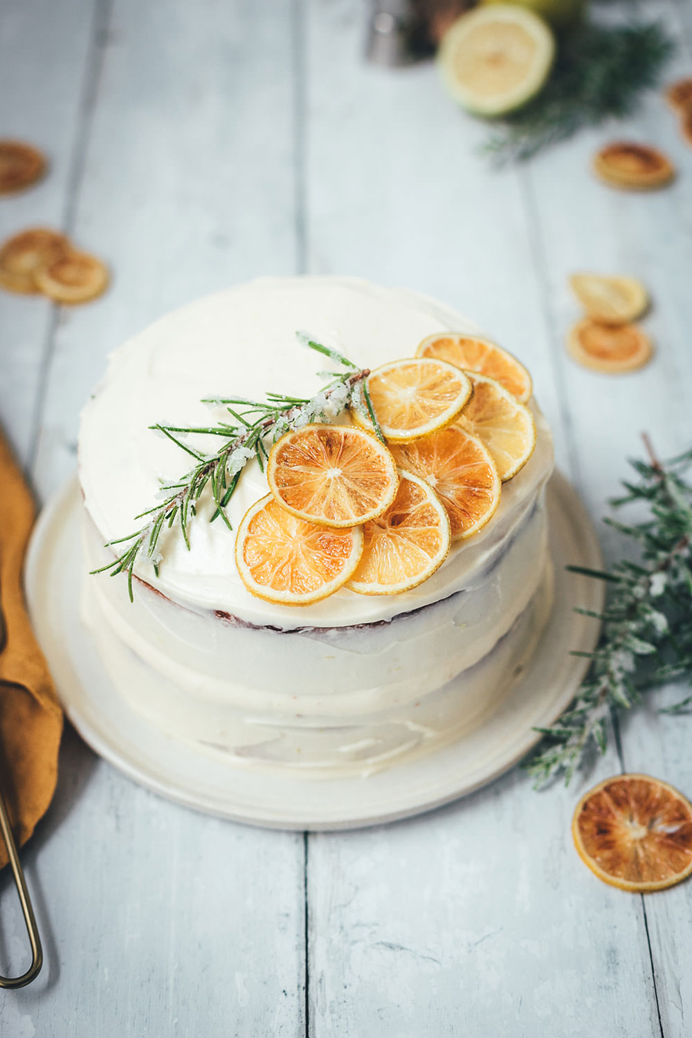 Rezept für Gin Tonic Torte | leckerer Kuchen mit Gin und Tonic | kleines Törtchen als Naked Cake zum Geburtstag | moeyskitchen.com #kuchen #torte #törtchen #gintonic #backen #rezept #foodblog #foodblogger #geburtstagskuchen #geburtstagstorte