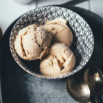 Rezept für vietnamesisches Kaffee-Eis | das Trend-Getränk Vietnamesischer Kaffee als cremiges Eis | mit gezuckerter Kondensmilch, Milch, Sahne und Instant-Kaffee | Rezept mit Eismaschine ODER mit Mixer zuzubereiten | moeyskitchen.com #eis #eiscreme #icecream #kaffee #kaffeeeis #espresso #vietnamesischerkaffee #sommer #rezept #eisrezept #foodblog #foodblogger #eismaschine #ohneeismaschine #mixer #thermomix #standmixer