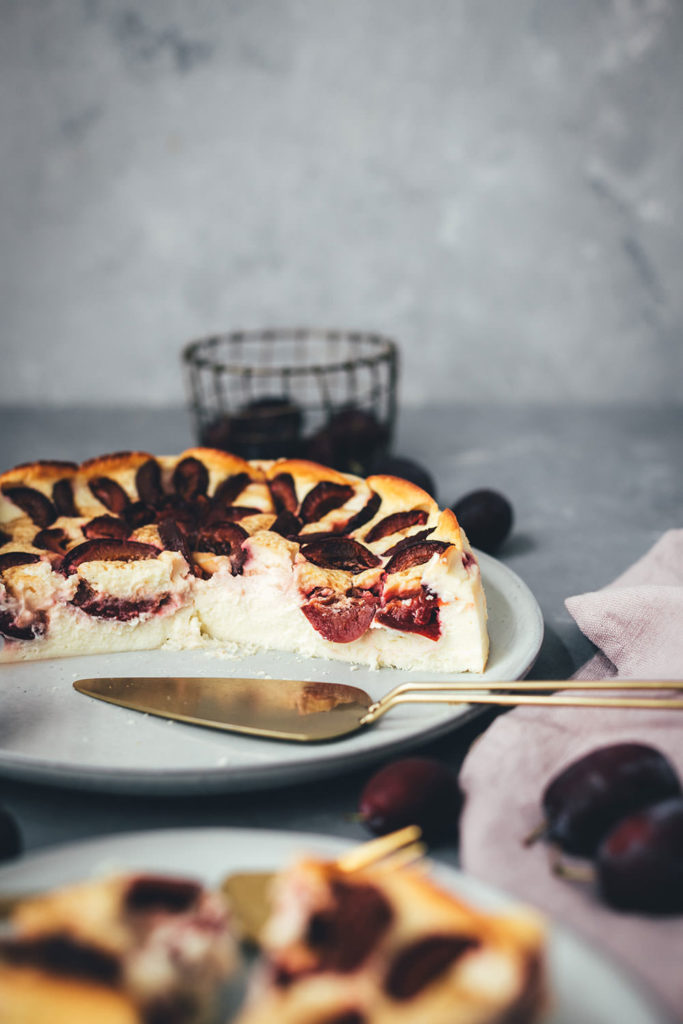 Einfacher Zwetschgen-Käsekuchen ohne Boden - moey&amp;#39;s kitchen foodblog