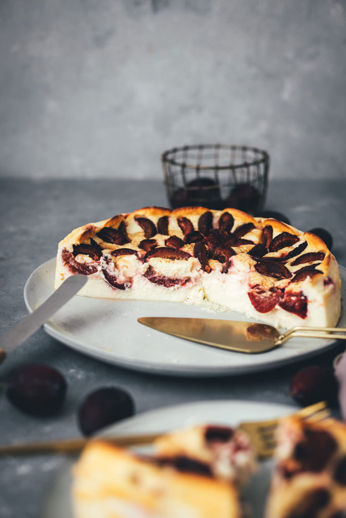 Einfacher Zwetschgen-Käsekuchen ohne Boden - moey&amp;#39;s kitchen foodblog