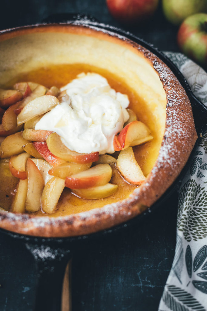 Dutch Baby Pancake – Ofenpfannkuchen mit Honig-Kardamom-Äpfeln und ...
