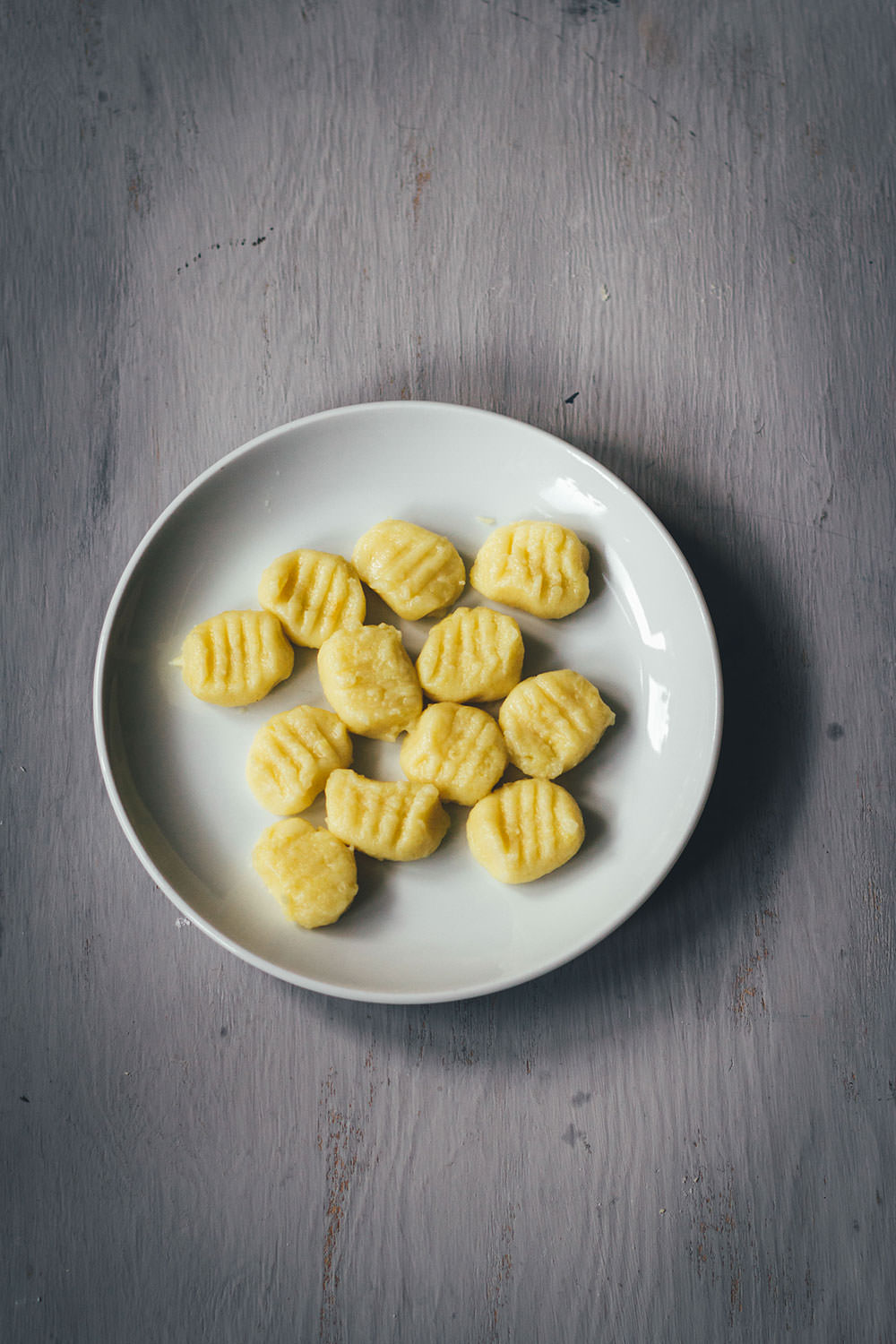 Grundrezept für Gnocchi | einfache Kartoffel-Gnocchi aus Italien | moeyskitchen.com #gnocchi #italienischeküche #italienischkochen #kartoffelklöße #rezept #foodblog #foodblogger #grundrezept #selbstgemacht