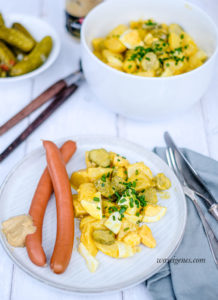 Rezept für Kartoffelsalat mit Senf-Dressing und Würstchen von was eigenes
