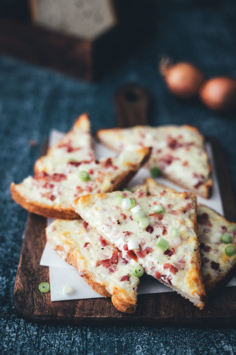 Flammkuchen-Toast – Fix auf dem Tisch - moey&amp;#39;s kitchen foodblog