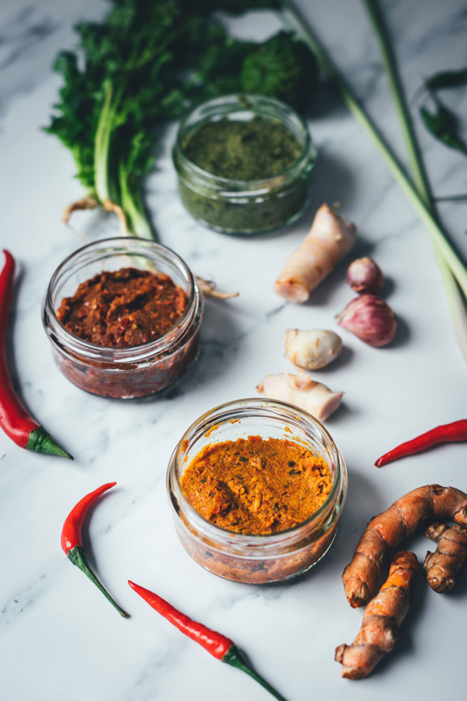 Rote, grüne und gelbe Currypaste für Thai-Curry. Grundrezepte für den Thermomix. | moeyskitchen.com