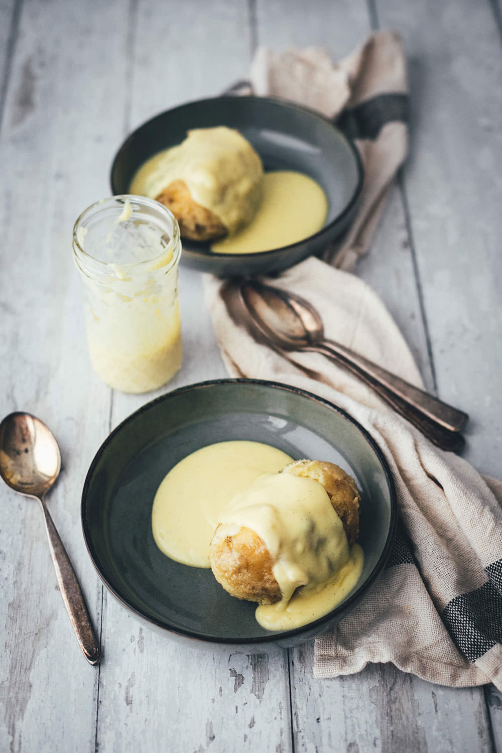 Dampfnudeln mit Vanillesauce – Omas Klassiker - moey&amp;#39;s kitchen foodblog