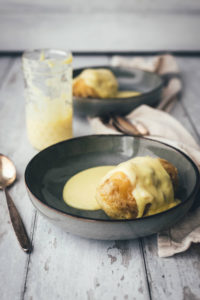Dampfnudeln mit Vanillesauce – Omas Klassiker - moey's kitchen foodblog