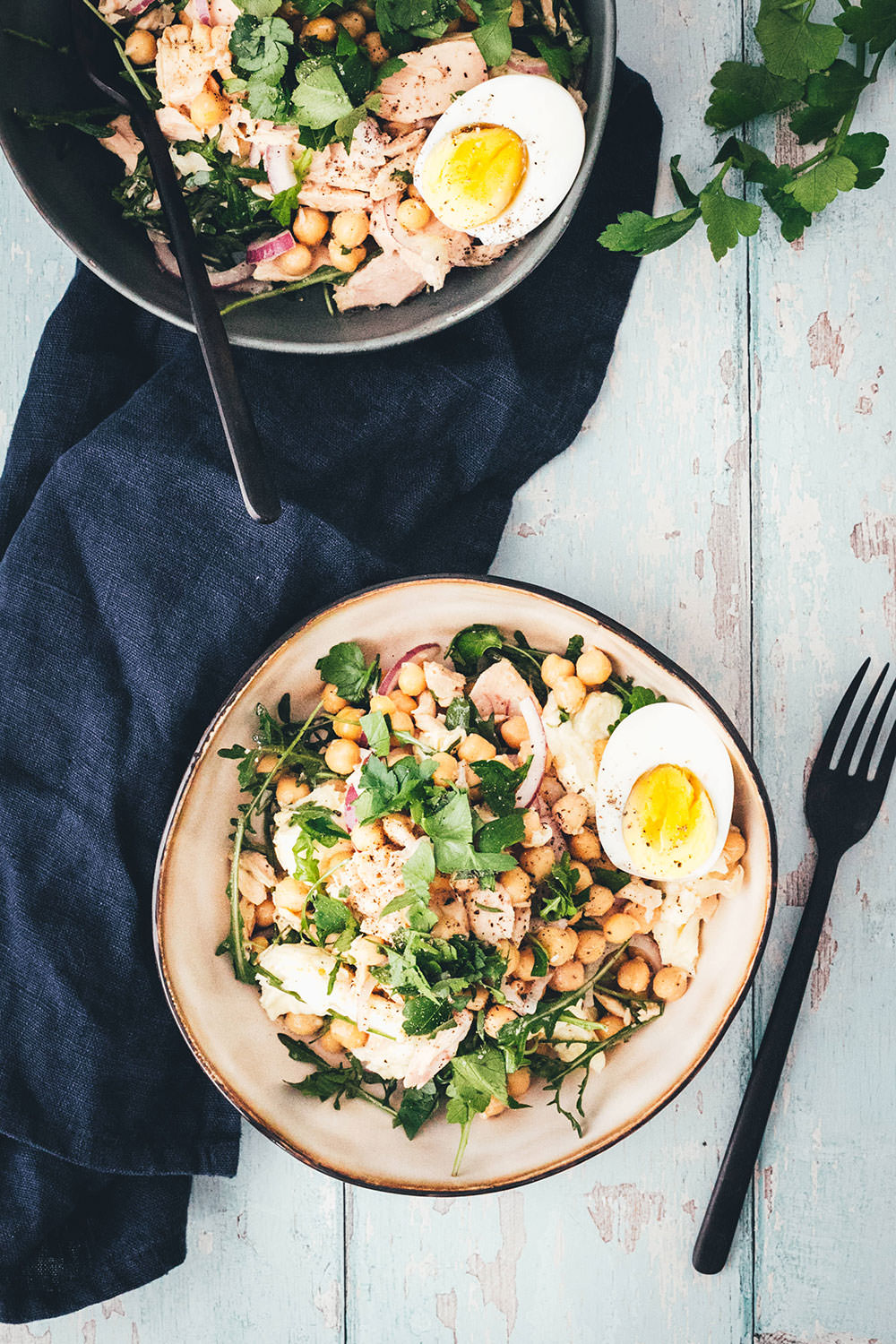 Schneller Kichererbsen-Thunfisch-Salat mit Mozzarella und Ei – Protein ...