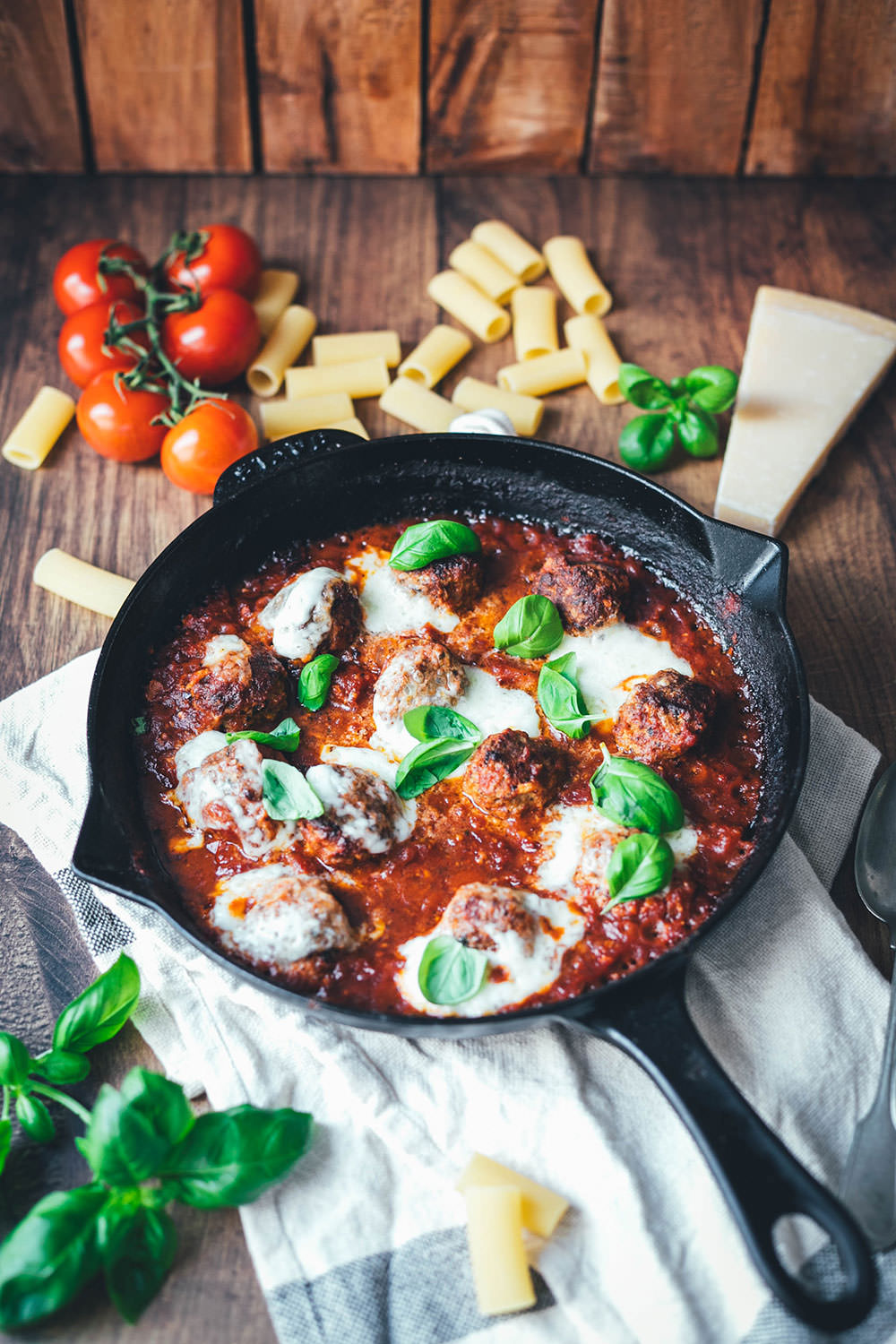 Baked Meatballs – Gratinierte Hackbällchen Toskana mit Tomatensauce und ...