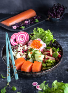 Bei meiner lieben Freundin Simone vom Blog S-Küche findet ihr heute eine weitere österliche Rezeptidee mit Fisch! Sie hat das wunderbare FRIEDRICHS Meisterstück Lachsfilet in eine unglaubliche Sushi Bowl verwandelt: Sushi Bowl – mit japanischen Salaten und Lachs.