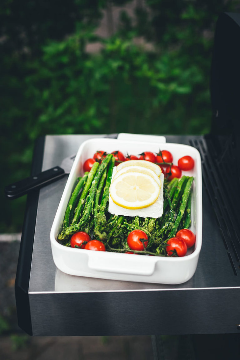 Feta Spargel – Grüner Spargel mit Tomaten und Feta vom Grill - moey&amp;#39;s ...