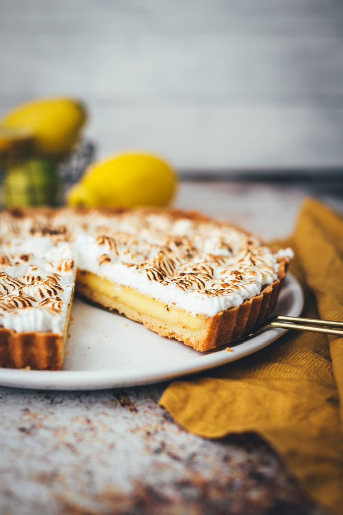 Tarte au citron – Zitronentarte mit Baiser - moey's kitchen foodblog Tarte au citron – Zitronentarte mit Baiser - moey's kitchen foodblog