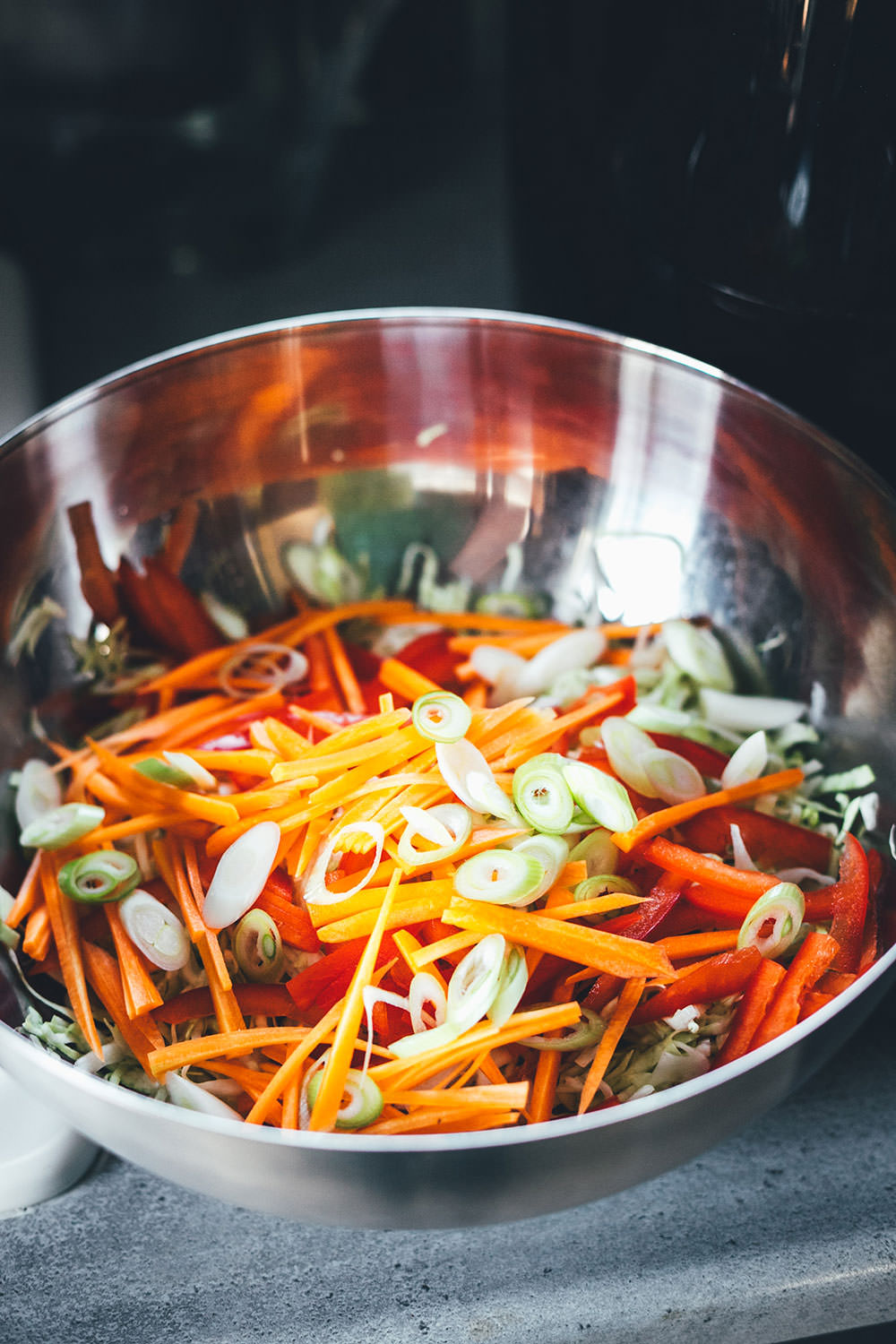 Rezept für super einfachen, asiatisch gewürzten Coleslaw | moeyskitchen.com