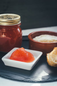 Rezept für Tomatenmarmelade | süßer Brotaufstrich aus reifen Tomaten | den Sommer perfekt konservieren | moeyskitchen.com