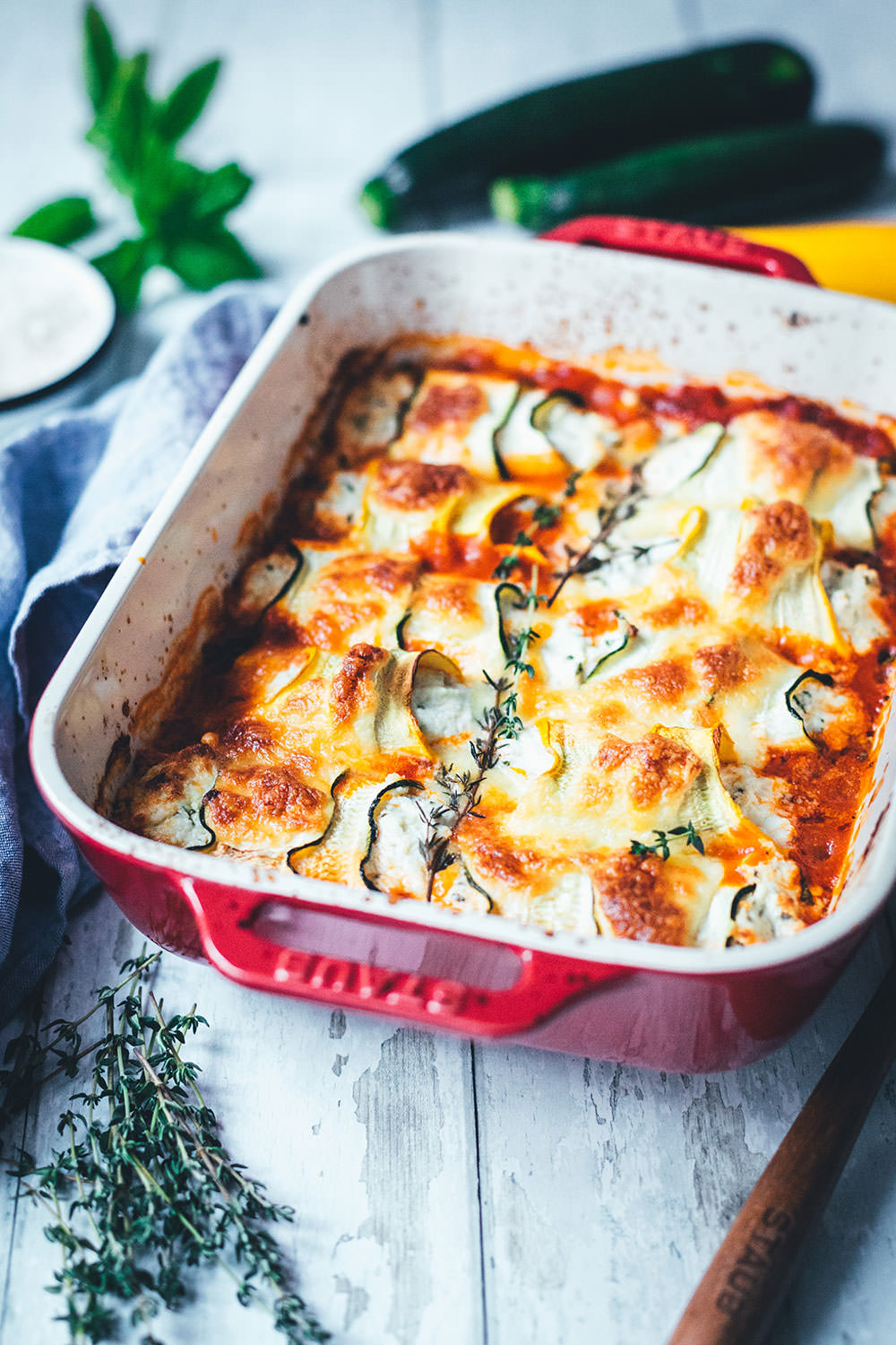 Gratinierte Zucchini-Ricotta-Röllchen mit Tomaten und Mozzarella - moey ...