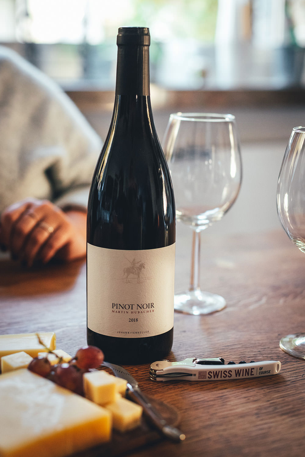 Pinot Noir von SWISS WINE | PINOT NOIR AOC Lac de Bienne 2018 | moeyskitchen.com