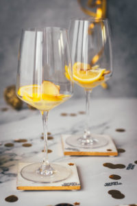 Alkoholfreier Silvesterdrink mit Zitrone, Ingwer und Söhnlein Brillant Alkoholfrei: Sparkling Ginger Lemon Mocktail – schmeckt nicht nur zu Silvester! | moeyskitchen.com