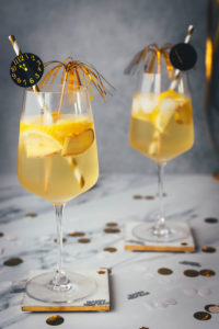 Alkoholfreier Silvesterdrink mit Zitrone, Ingwer und Söhnlein Brillant Alkoholfrei: Sparkling Ginger Lemon Mocktail – schmeckt nicht nur zu Silvester! | moeyskitchen.com