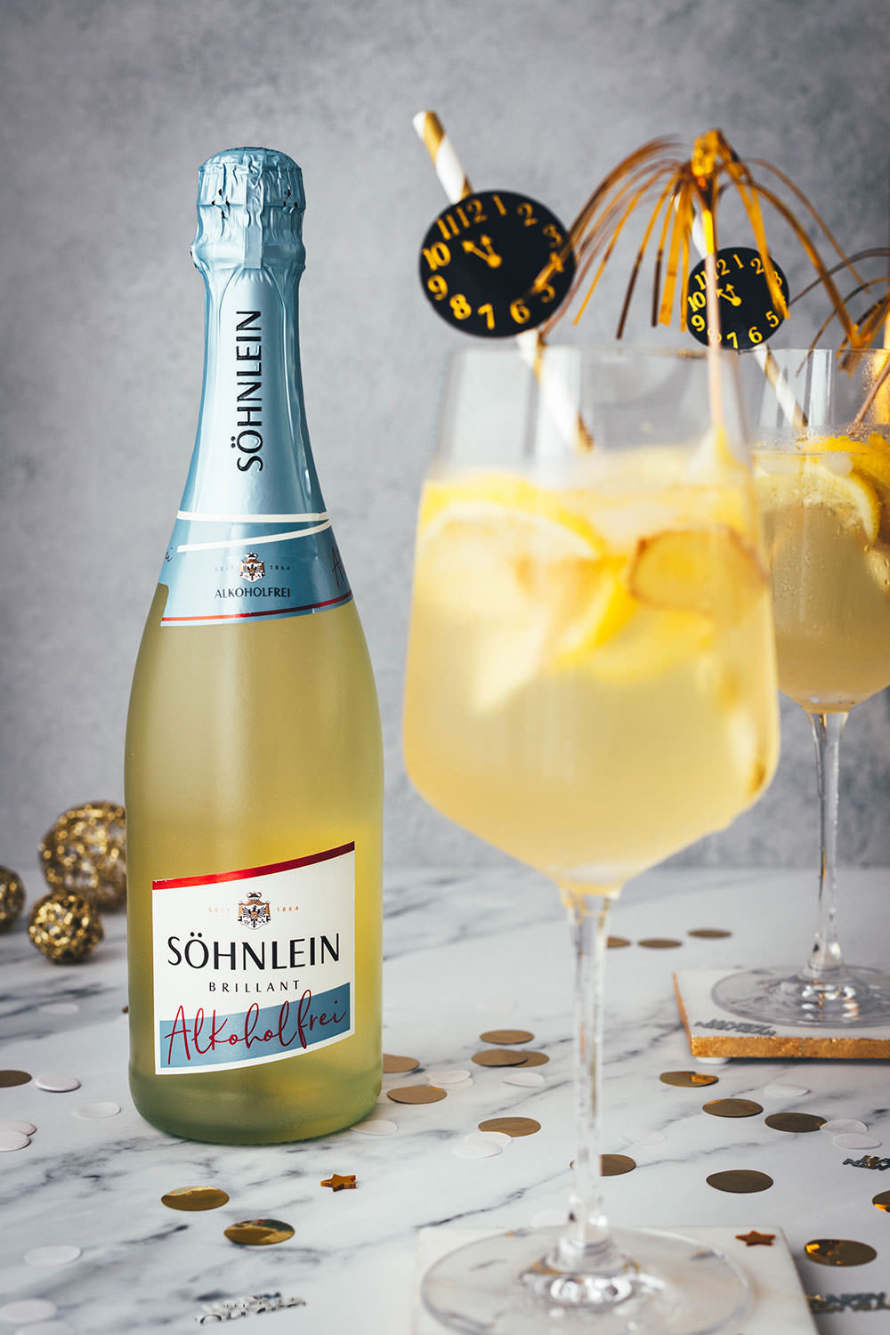 Alkoholfreier Silvesterdrink mit Zitrone, Ingwer und Söhnlein Brillant Alkoholfrei: Sparkling Ginger Lemon Mocktail – schmeckt nicht nur zu Silvester! | moeyskitchen.com