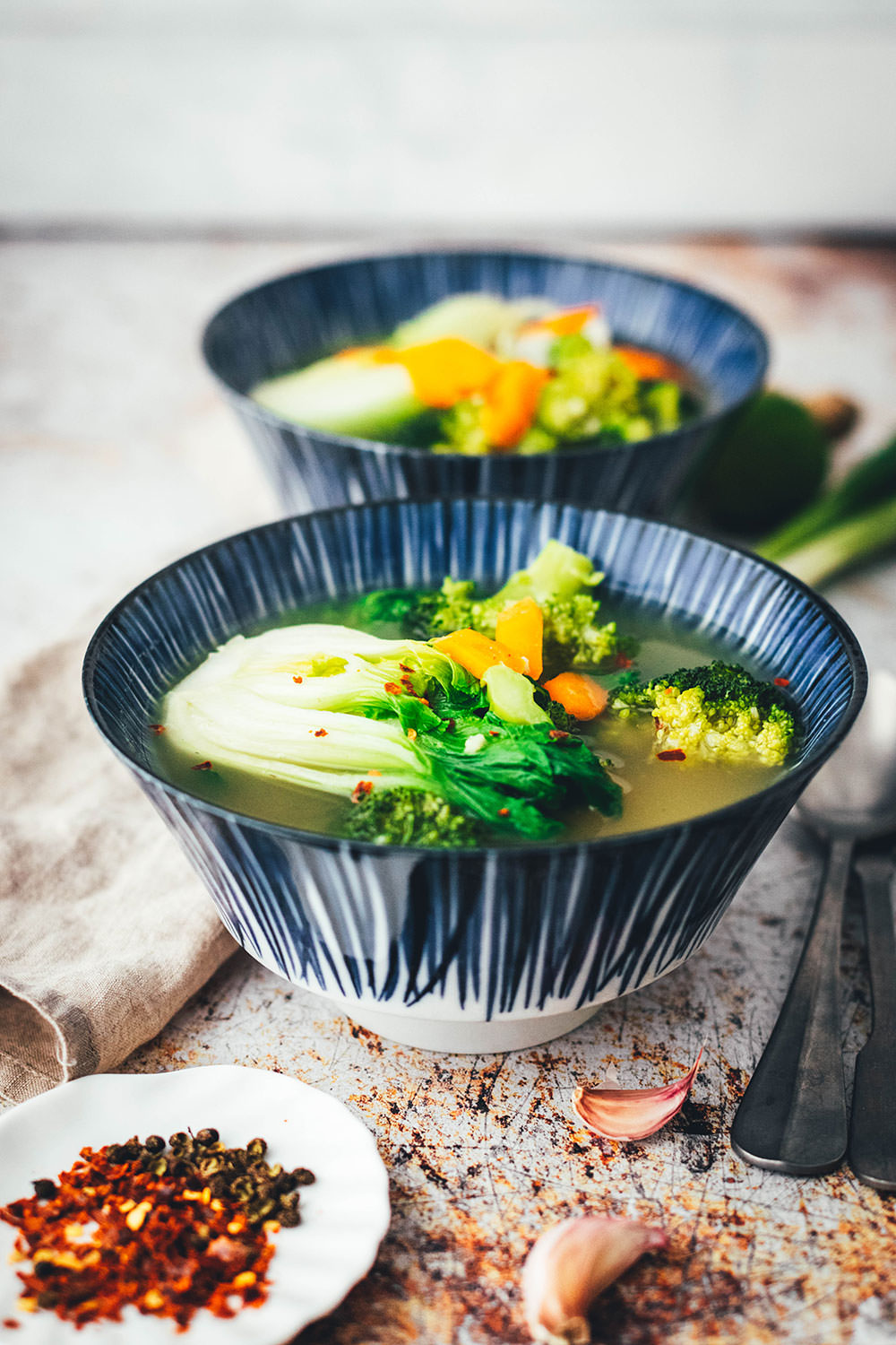 Würzige Asia-Suppe – vegane Gemüsesuppe mit asiatischen Aromen - moey&amp;#39;s ...