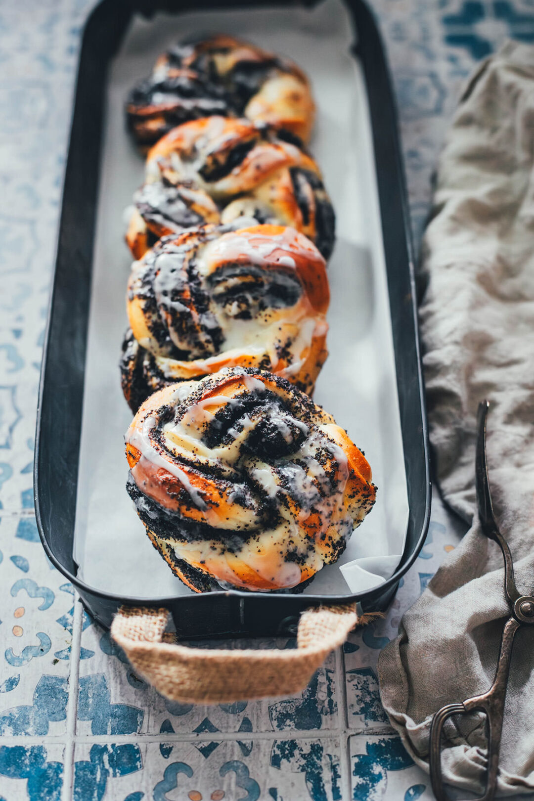 Mohnschnecken aus Hefeteig – saftig & einfach Mohnschnecken aus Hefeteig – saftig & einfach