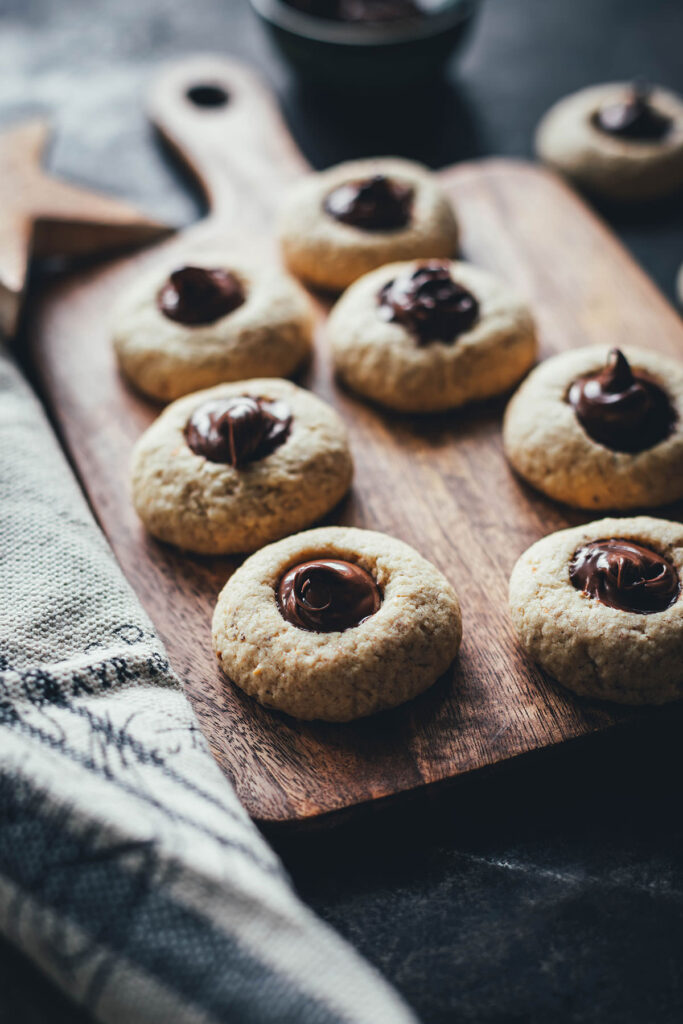 Einfache Haselnussplätzchen mit Nuss-Nougat-Creme - moey&amp;#39;s kitchen foodblog