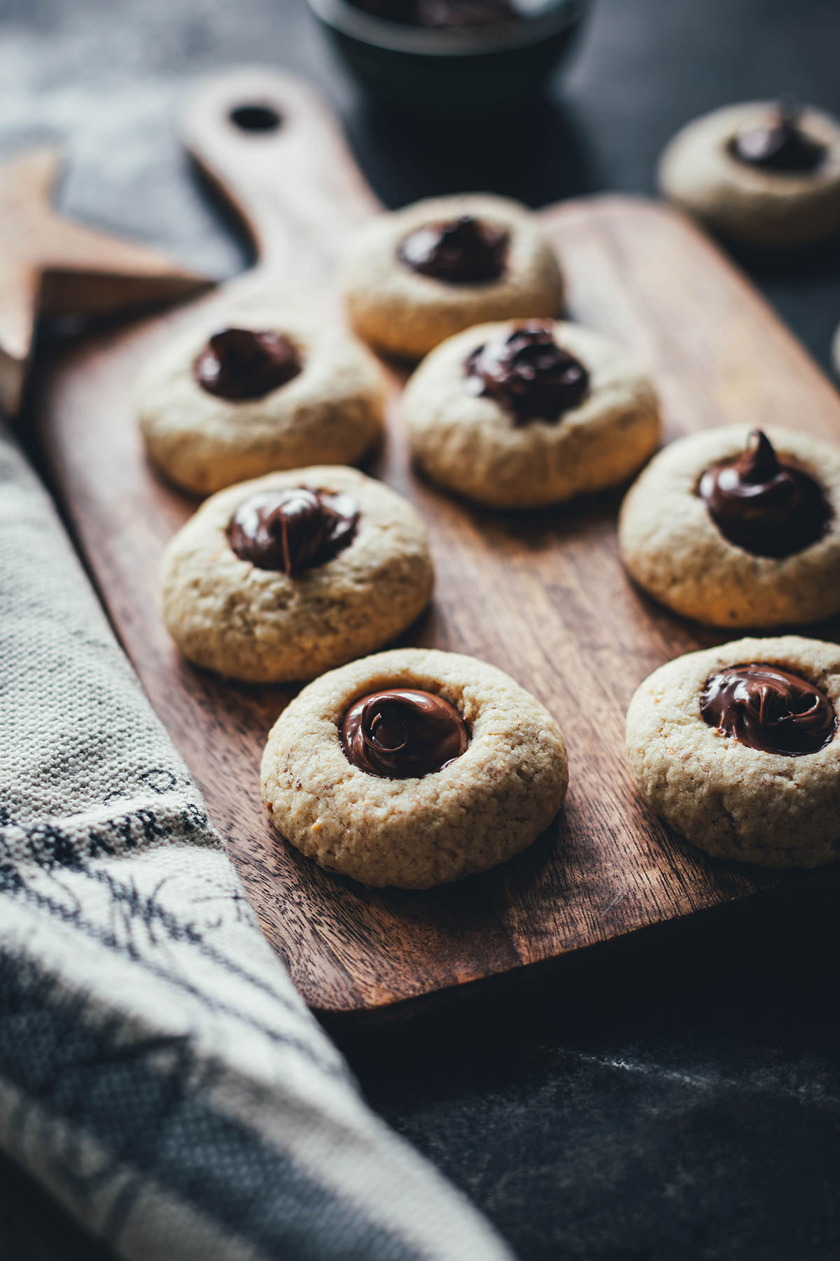 Einfache Haselnussplätzchen mit Nuss-Nougat-Creme - moey&amp;#39;s kitchen foodblog