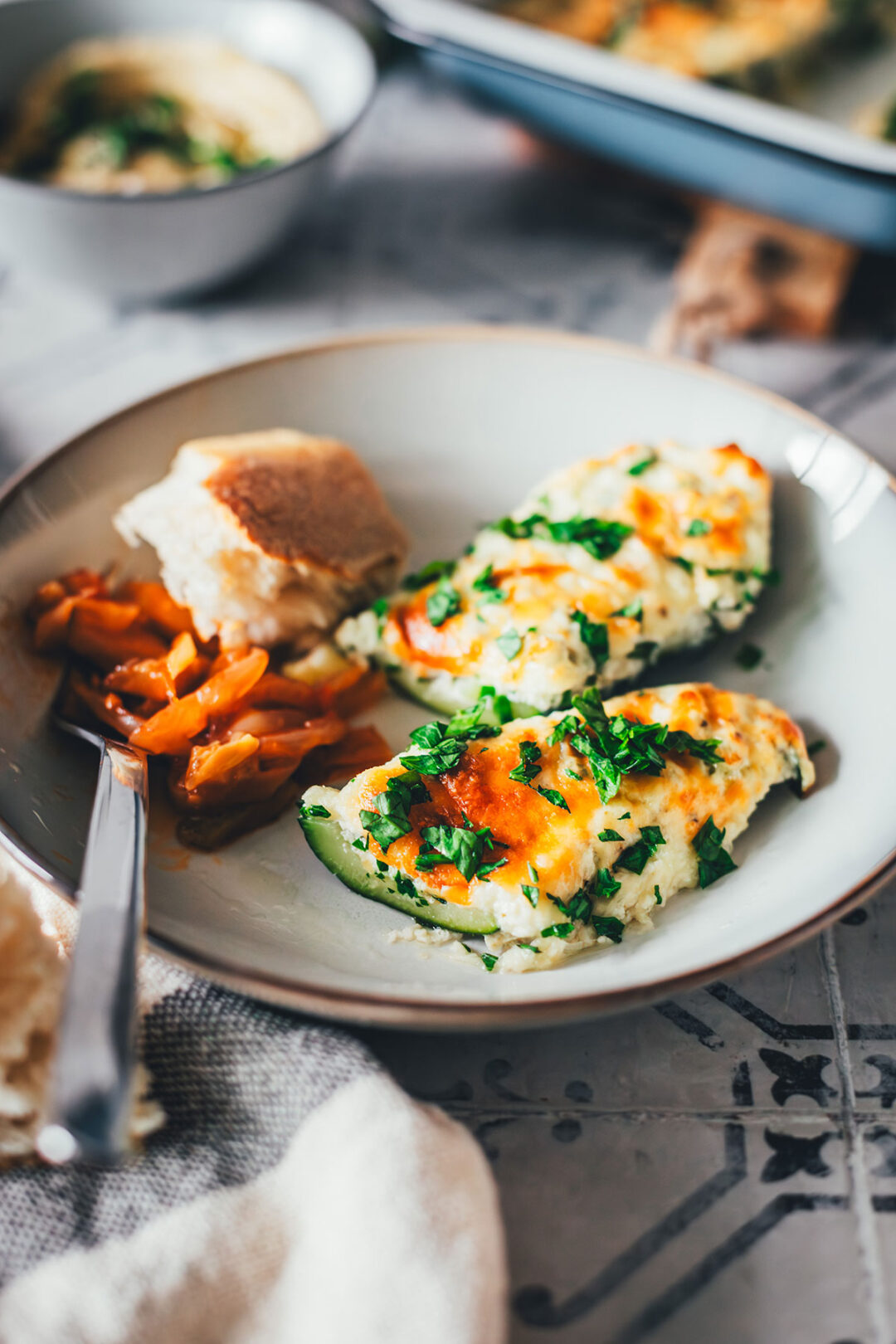 Vegetarisch gefüllte Zucchini – blitzschnell und unkompliziert - moey&amp;#39;s ...