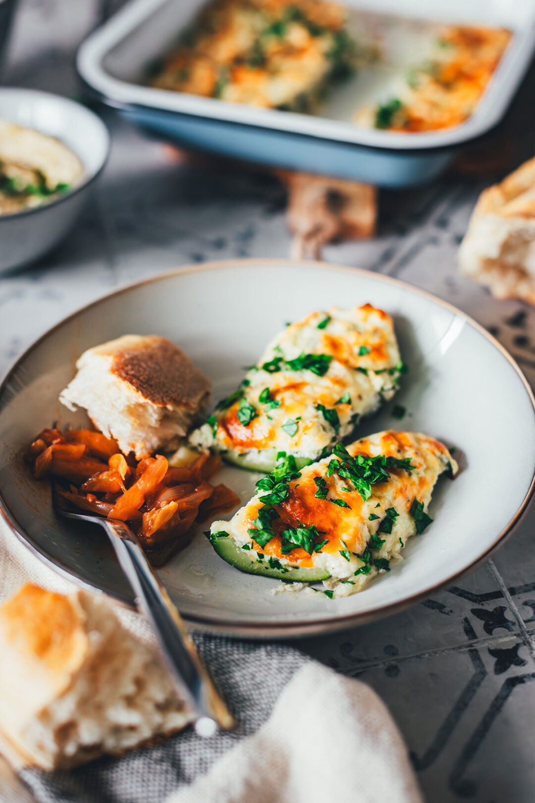 Vegetarisch gefüllte Zucchini – blitzschnell und unkompliziert - moey&amp;#39;s ...