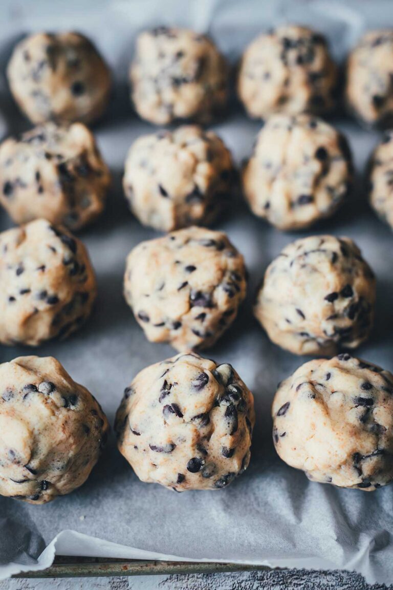 New York Style Chocolate Chip Cookies