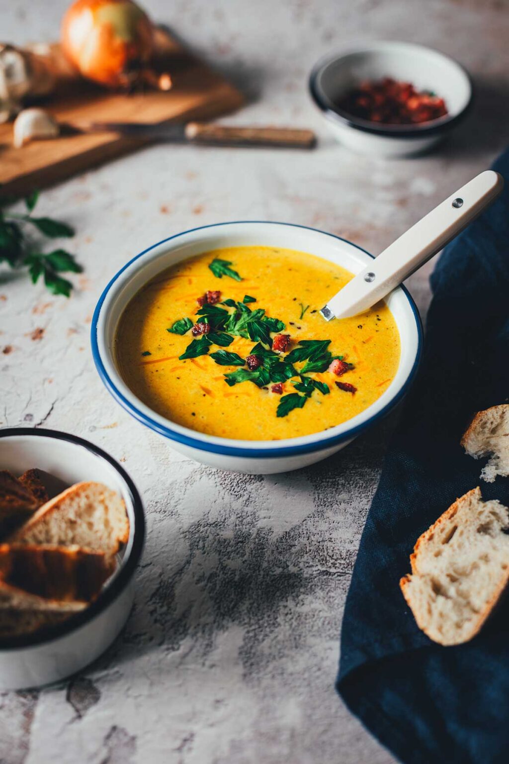 Corn Chowder – Cremige Mais-Suppe mit Speck und Cheddar
