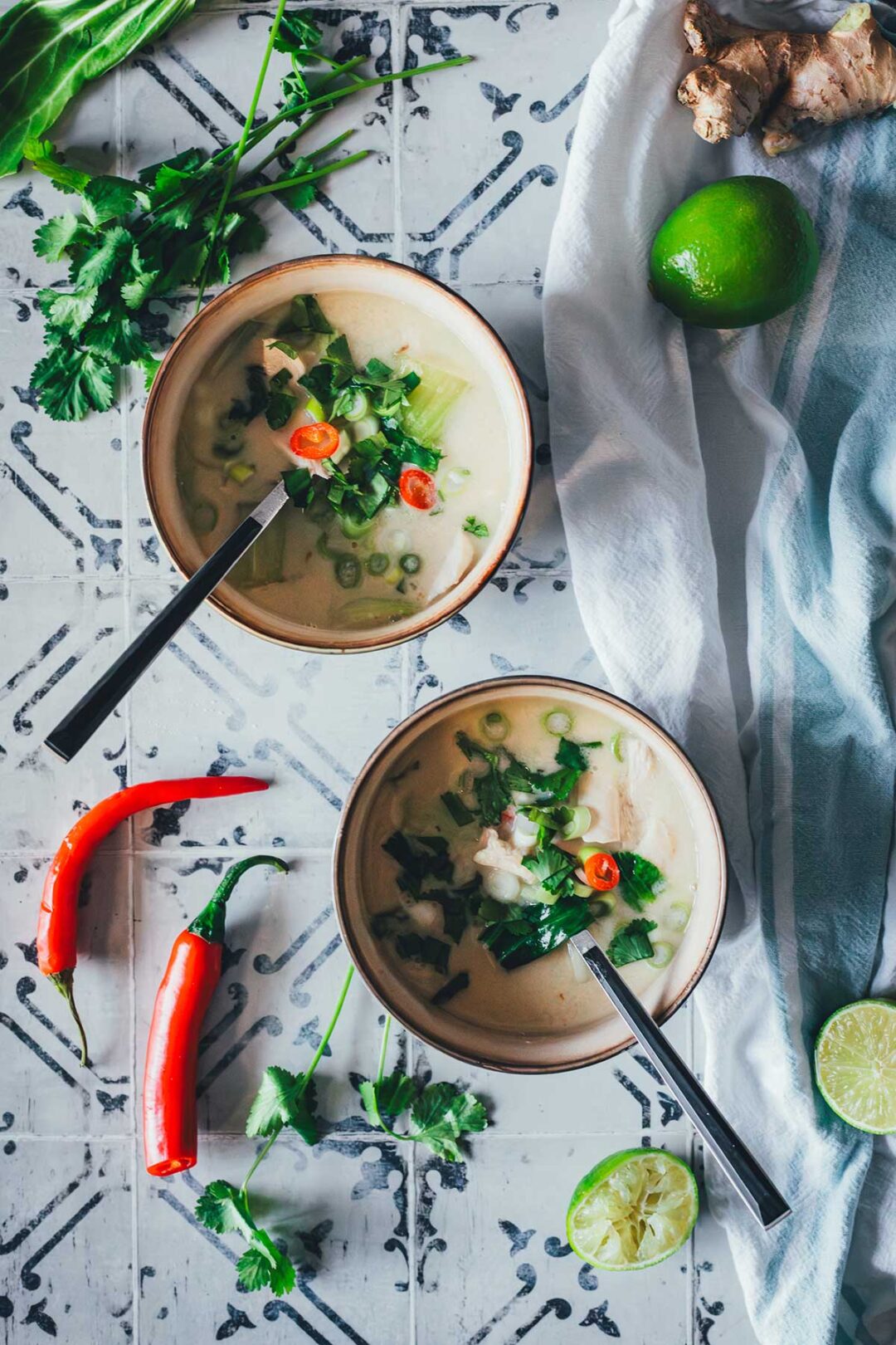 Thai-Kokos-Suppe mit Huhn &amp; Pak Choi – 20-Minuten-Rezept