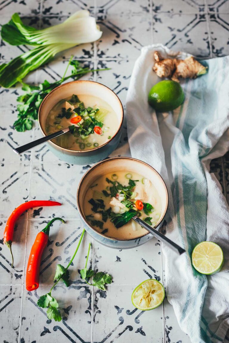 Thai-Kokos-Suppe mit Huhn &amp; Pak Choi – 20-Minuten-Rezept