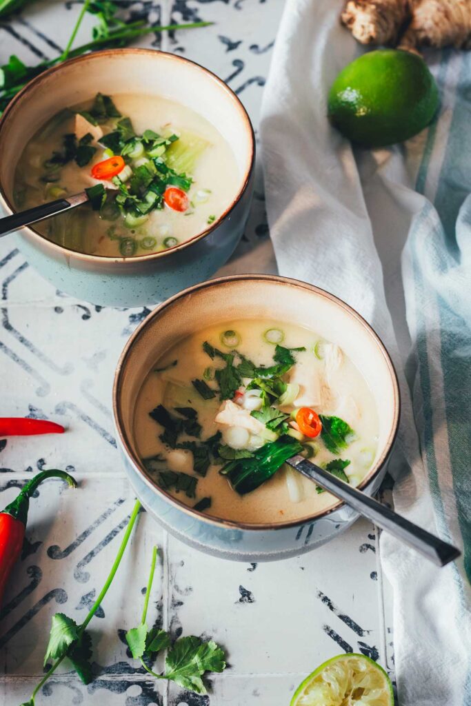 Thai-Kokos-Suppe mit Huhn &amp; Pak Choi – 20-Minuten-Rezept