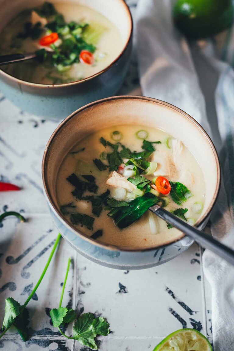 Thai-Kokos-Suppe mit Huhn &amp; Pak Choi – 20-Minuten-Rezept