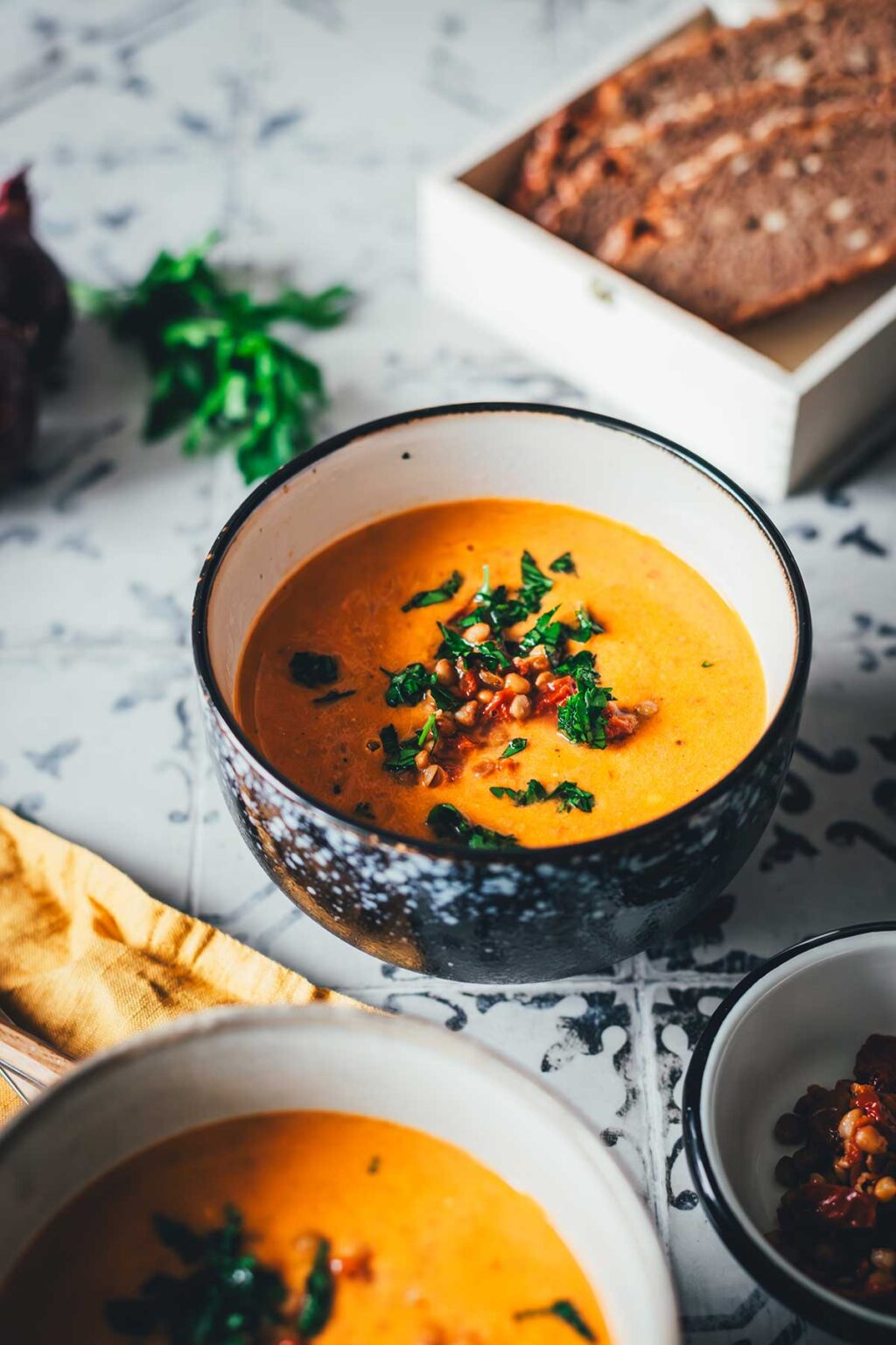 Tomaten-Linsen-Suppe mit Schmand Tomaten-Linsen-Suppe mit Schmand