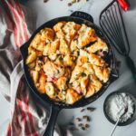 Rezept für fluffigen Rhabarber-Kaiserschmarrn aus dem Ofen, ganz ohne Wenden! In 30 Minuten fertig und einfach gemachter Schmarrn. | moeyskitchen.com