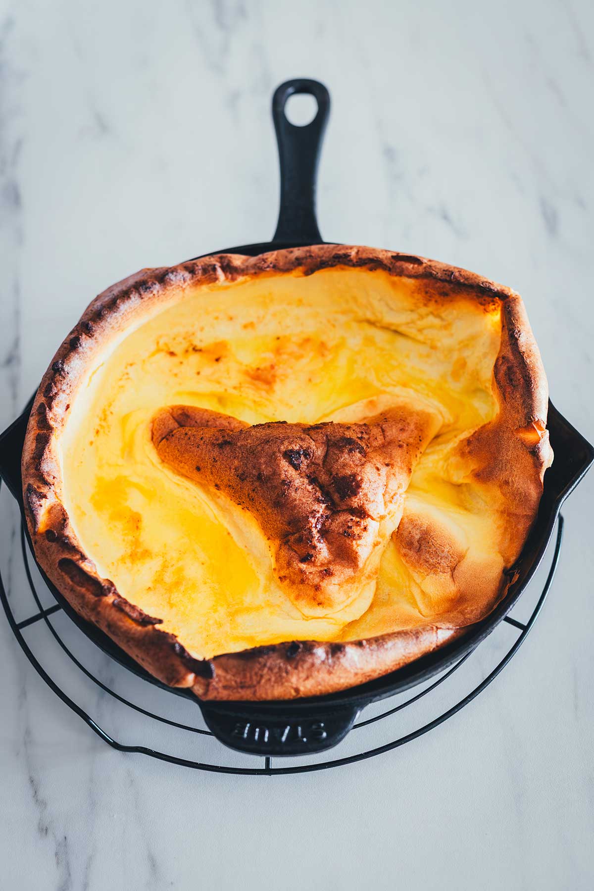 Dutch Baby Pancake frisch aus dem Ofen – fluffig und hoch aufgegangen | moeyskitchen.com