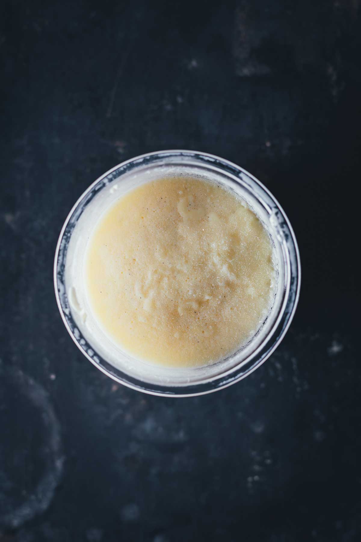Cremiges Vanilleeis ohne Ei ganz einfach selber machen: ein gelingsicheres Rezept für Ninja Creami und klassische Eismaschine – vollmundig, cremig und lecker. | moeyskitchen.com
