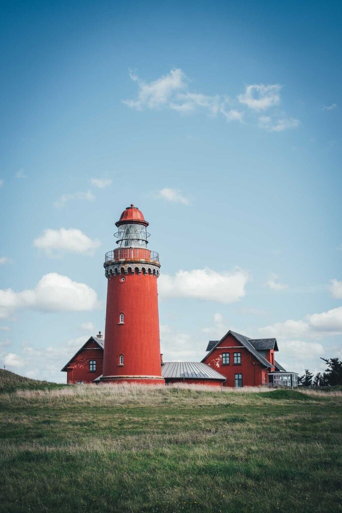 Der Leuchtturm Bovbjerg Fyr an der Nordwestküste Dänemark | moeyskitchen.com