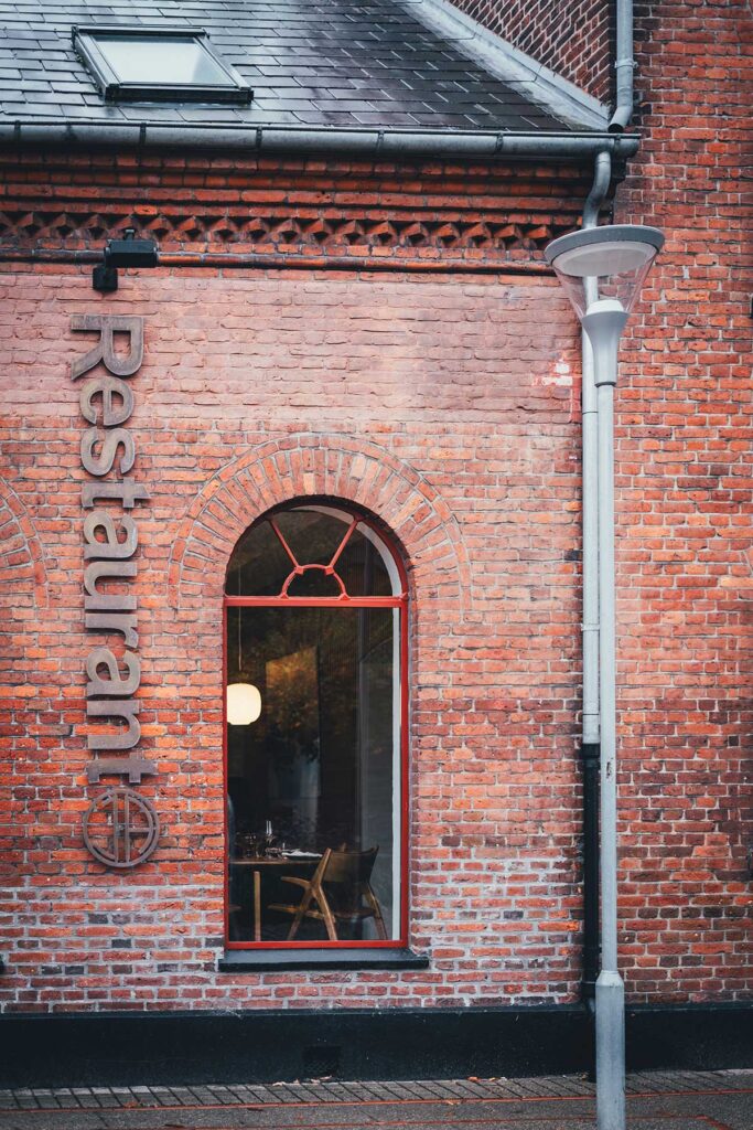 Das Restaurant JA in Holstebro von außen | moeyskitchen.com