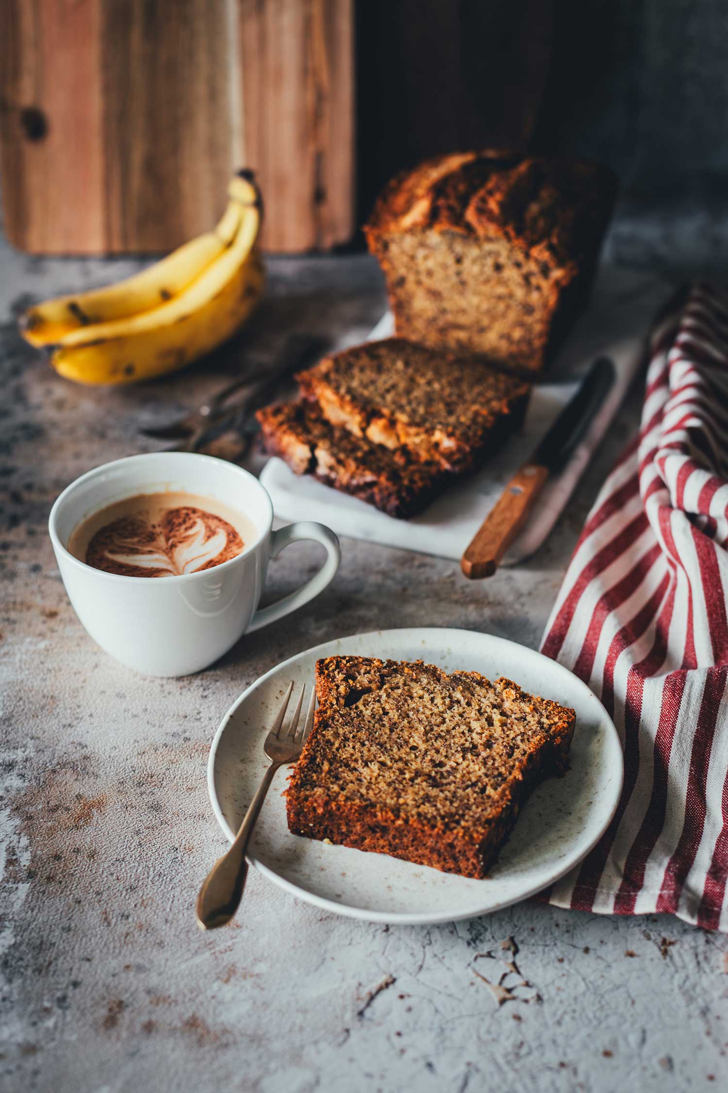 Saftiges Bananenbrot Rezept mit fluffiger Krume und karamellisierter Oberfläche