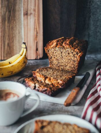Saftiges Bananenbrot Rezept mit fluffiger Krume und karamellisierter Oberfläche